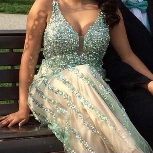 Dress - Picture 4 of 4